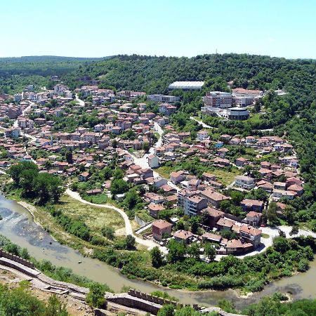Day And Night Apartman Veliko Tarnovo Kültér fotó