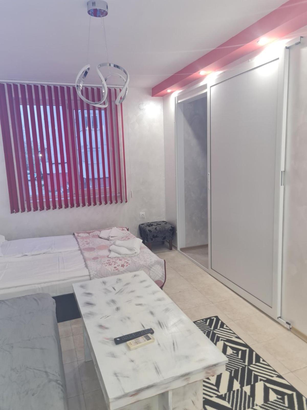 Day And Night Apartman Veliko Tarnovo Kültér fotó