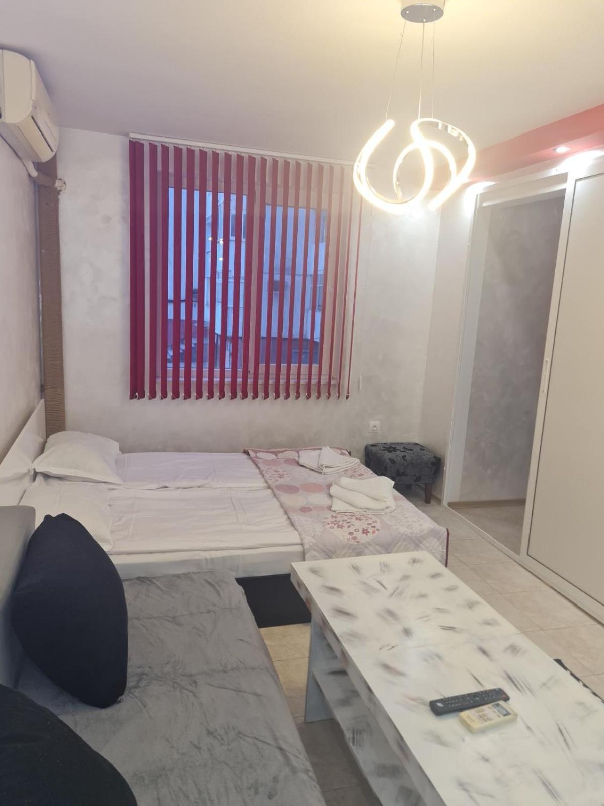 Day And Night Apartman Veliko Tarnovo Kültér fotó
