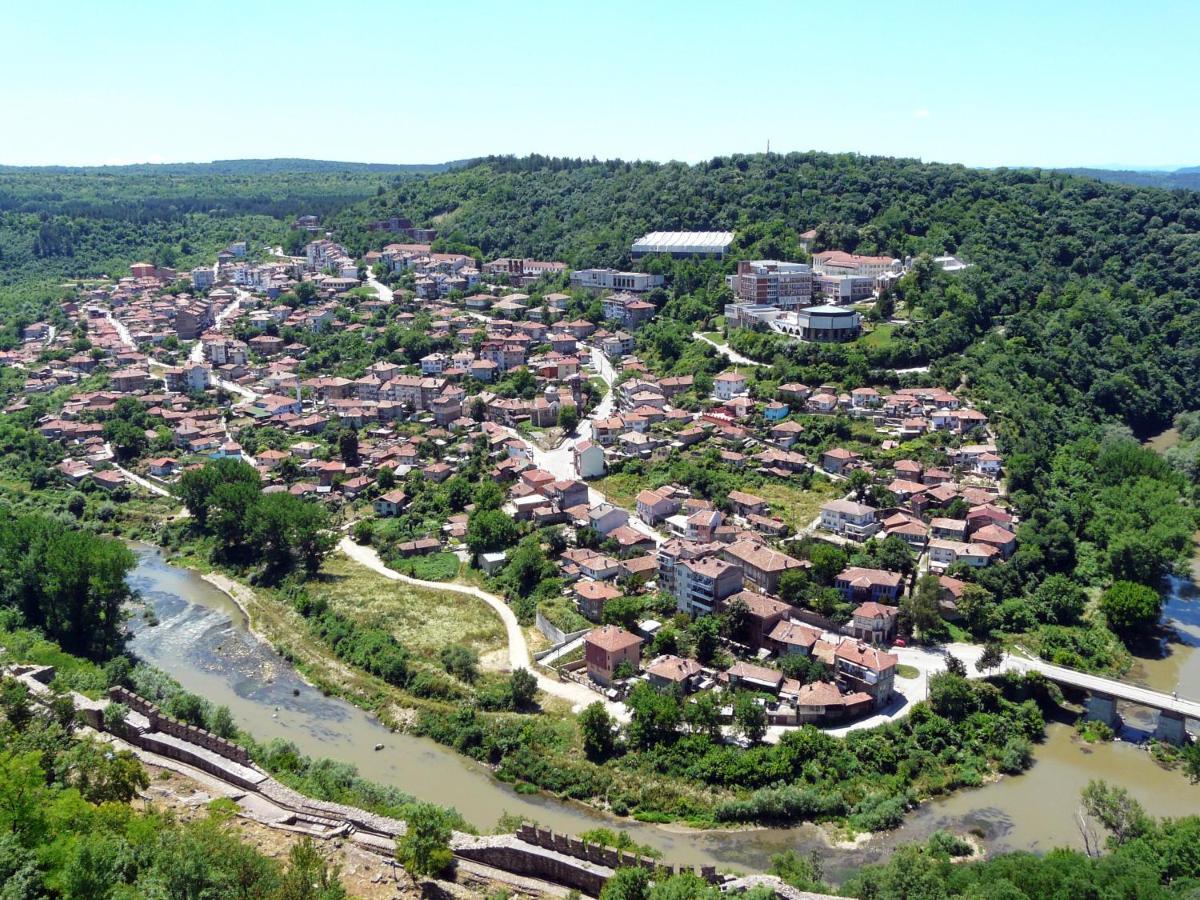 Day And Night Apartman Veliko Tarnovo Kültér fotó